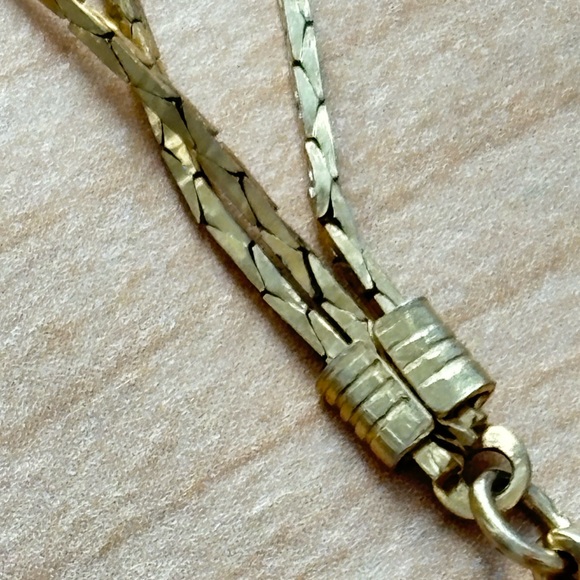 Faux pearl stations necklace/ triple chains - Picture 7 of 11